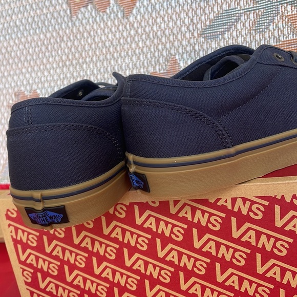 Vans Men’s Atwood
(12 Oz Canvas) Navy/Gum
VN000XBOD8F
Sneakers - Picture 15 of 16